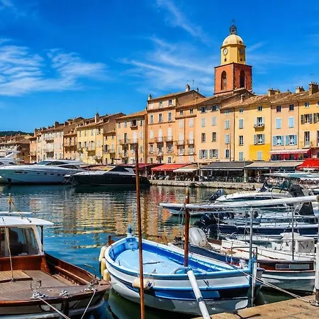 Villa Climatisee Avec Piscine Privee Proche Saint-Tropez シャレー